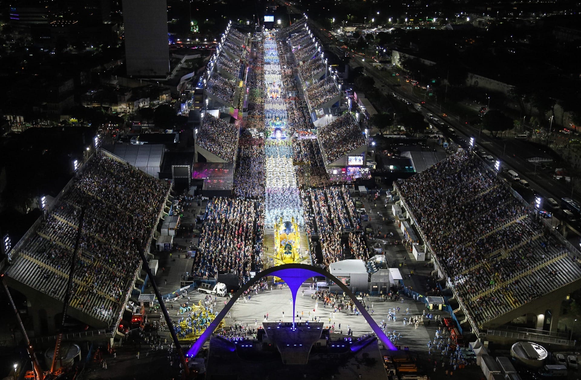 Ingressos para desfiles do Grupo Especial do Carnaval do Rio estão