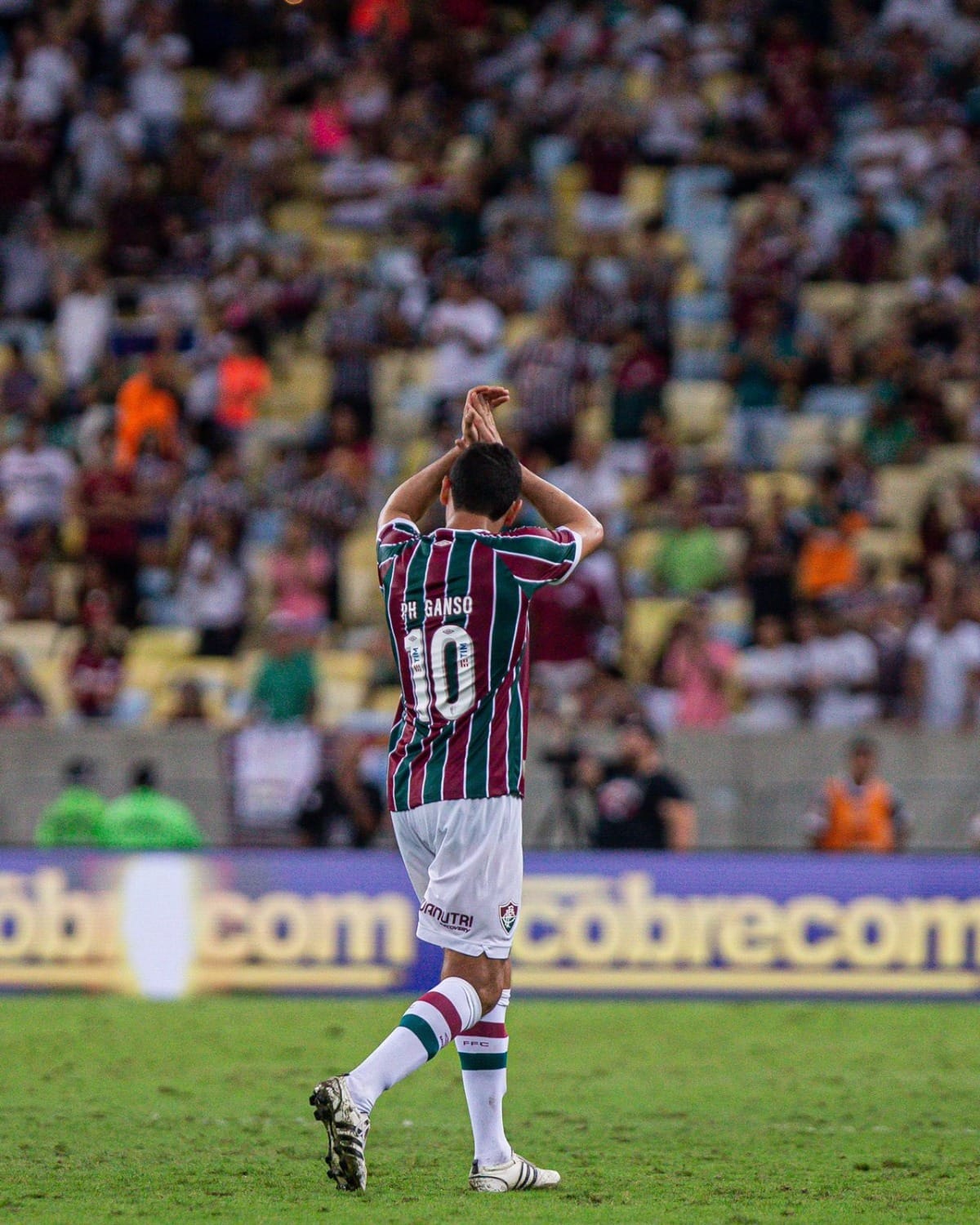 Fluminense Vence O Bragantino Por A E Entra No G Do Brasileir O