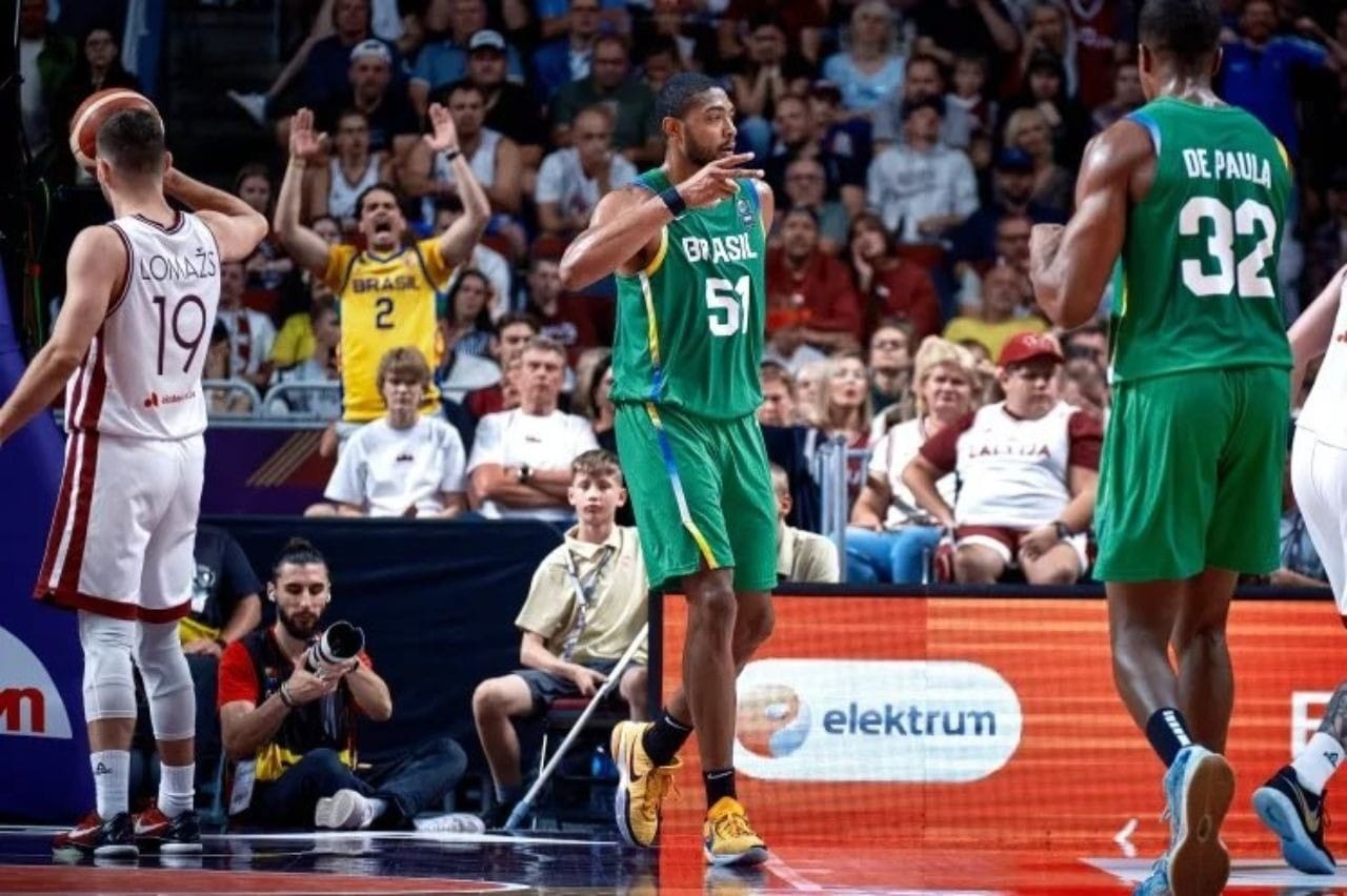 Brasil vence Letônia e carimba vaga olímpica no basquete masculino