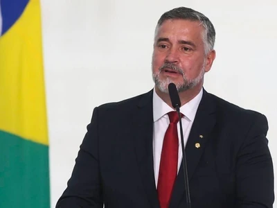 Ministros de Lula pedem investigação contra fake news sobre desastre no RS