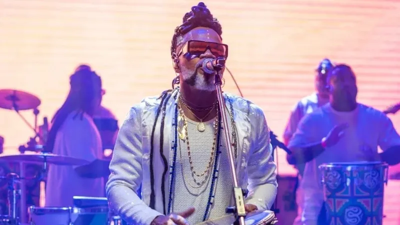 Carlinhos Brown reencontra o grupo Timbalada e ressalta sua importância à música