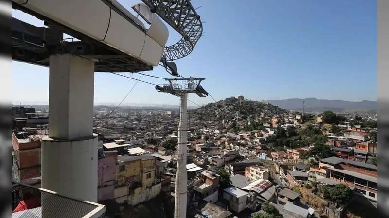 Confronto no Complexo do Alemão deixa dois feridos, segundo a PM