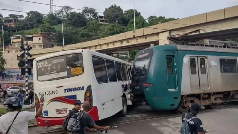 Feridos do acidente entre ônibus e trem em Nova Iguaçu recebem alta