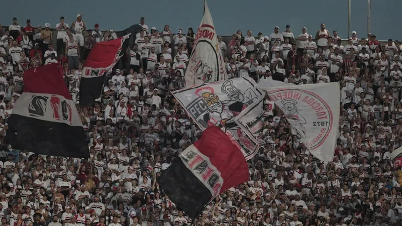 "Resquícios do ano passado", diz Ceni após vaias da torcida do São Paulo