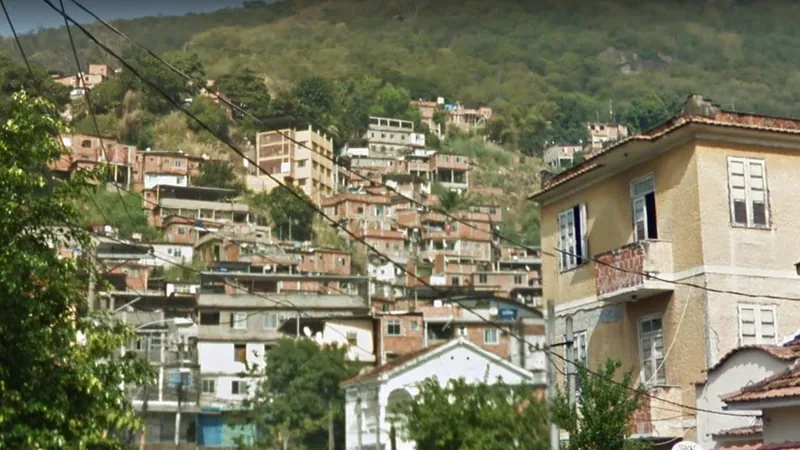 Mulher é baleada e 11 pessoas são presas em operação no Complexo do Lins