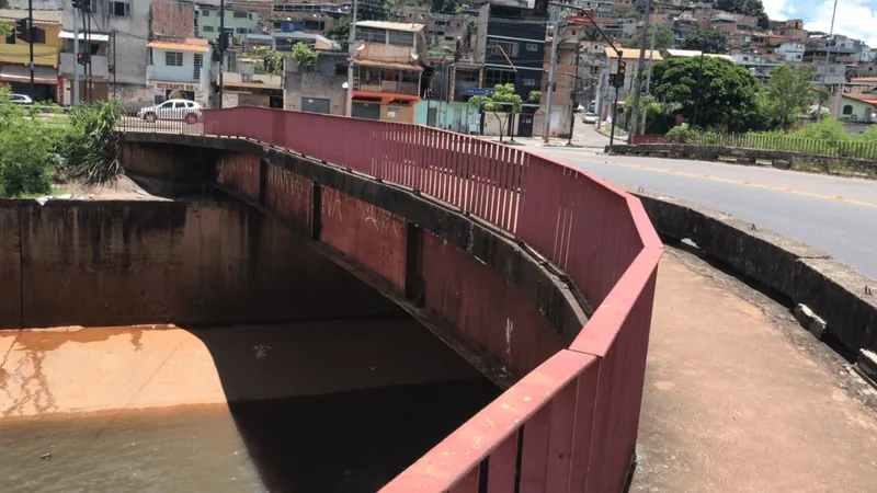 Homem em situação de rua é agredido e jogado no Rio Arrudas