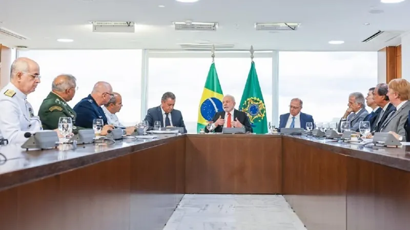 Múcio cita “renovar confiança” com militares após reunião de Lula e comandantes