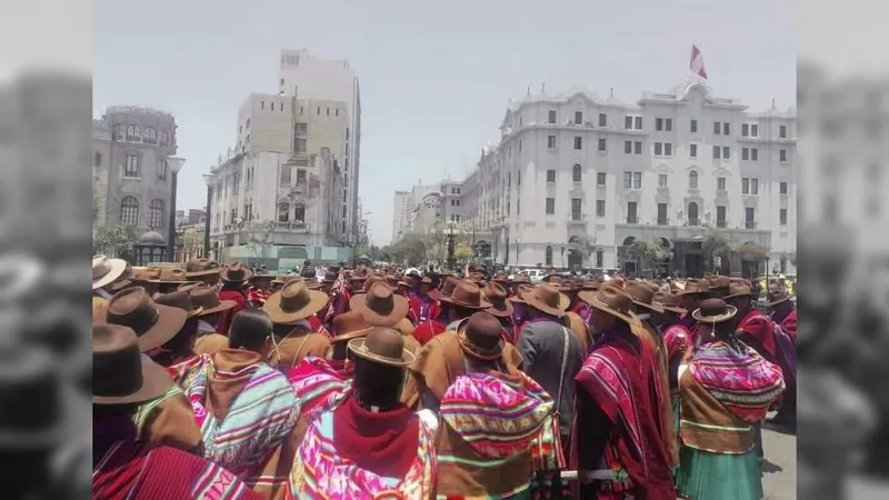 Peru tem protestos violentos contra presidente; Boluarte defende punição