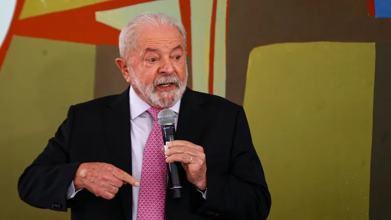 Lula chega à Argentina para 1ª viagem internacional