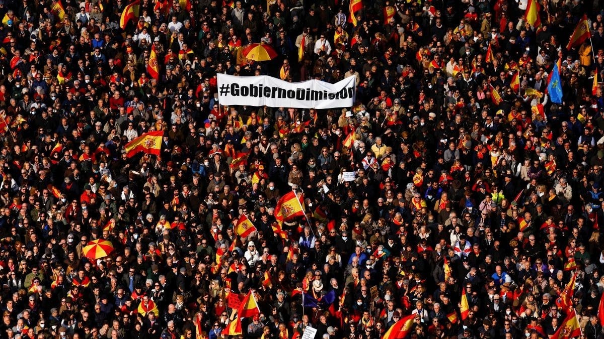 Milhares De Pessoas Protestam Contra Chefe De Governo Da Espanha Band