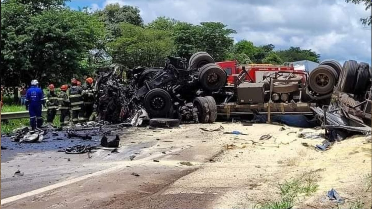 Acidente Com Duas Carretas E Um Caminhão Deixa Uma Pessoa Morta | Band ...