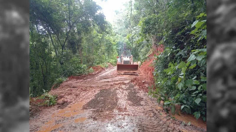 Fortes chuvas com queda de barreiras atingem área rural de Pindamonhangaba