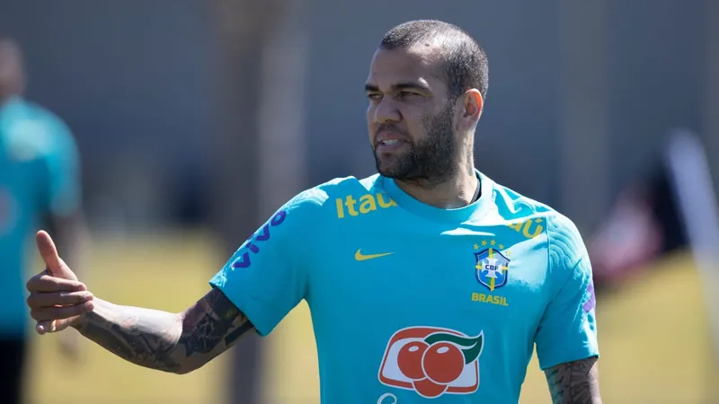 Defesa de Daniel Alves tem até fim do mês para entrar com recurso contra prisão