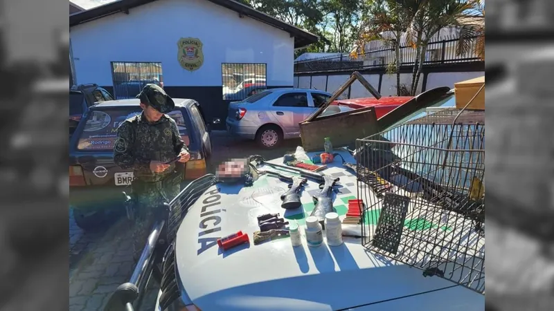 Homem é detido com armas e animal silvestre morto em Caraguatatuba