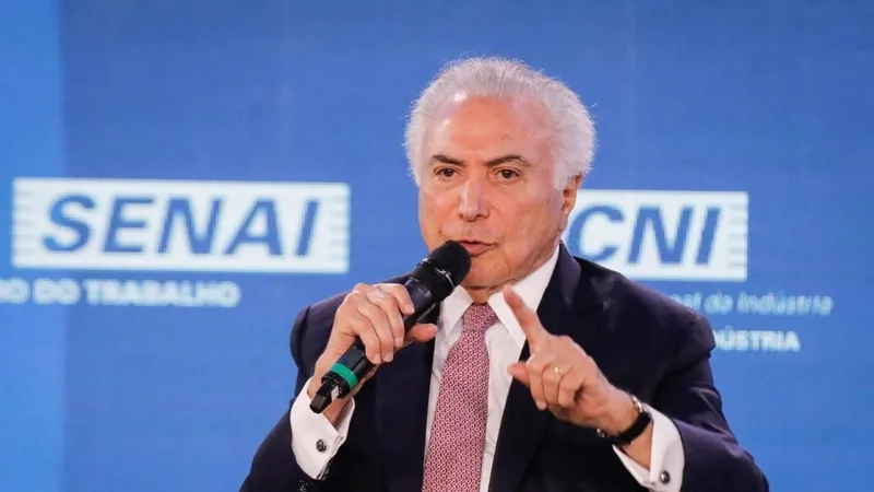 Em entrevista à RB, Temer rebate a declaração de Lula que o acusa de "golpista"