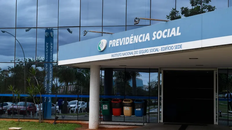 Três pessoas são presas por fraudes em benefícios previdenciários