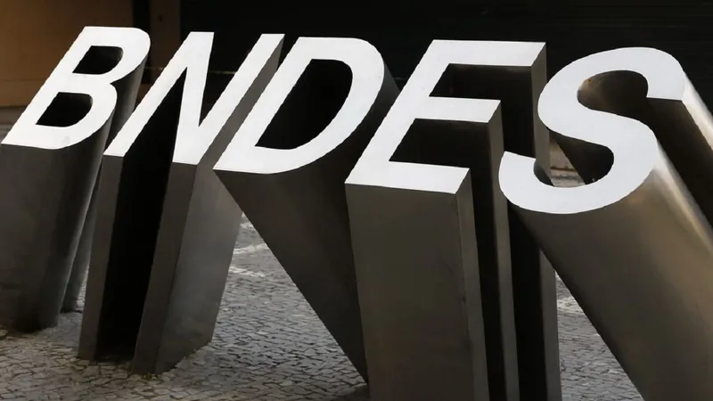 BNDES estuda abrir linha de crédito para perdas e danos da tragédia no RS