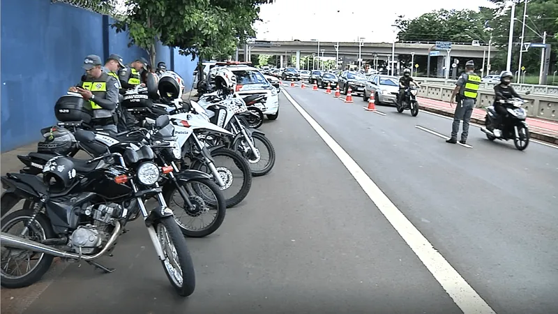 Polícia Militar realiza operação para fiscalizar motos elétricas em Rio Preto