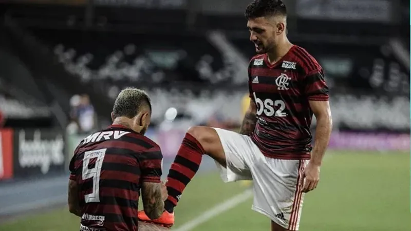 Jornal coloca dois jogadores do Flamengo entre 100 melhores do mundo