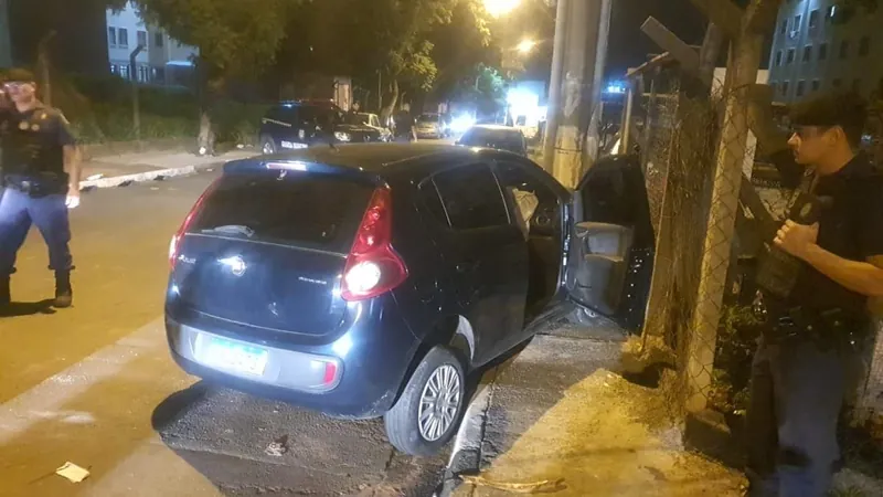 Após perseguição, GM prende homem com carro roubado e arma de fogo em Campinas