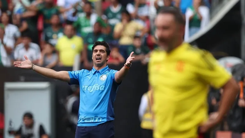 Abel encontra motivação em pichações de torcida no Palmeiras: 'Bom presságio'