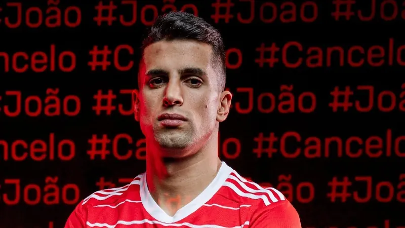 Bayern de Munique anuncia contratação de João Cancelo por empréstimo