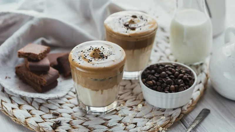 Café com espuma de leite: Roberto Strongoli dá dica para turbinar a bebida