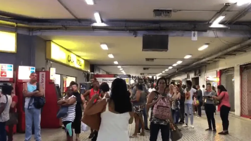 Filas na estação Central do Brasil