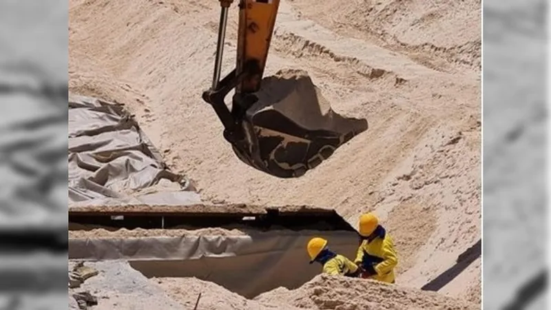 Prefeitura paralisa obras de instalação de concreto na areia da Barra da Tijuca