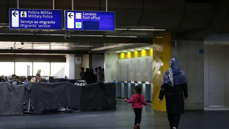 Após meses, Aeroporto de Guarulhos (SP) deixa de ter afegãos acampados