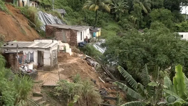 Deslizamento de terra deixa um morto e quatro feridos na Grande Recife