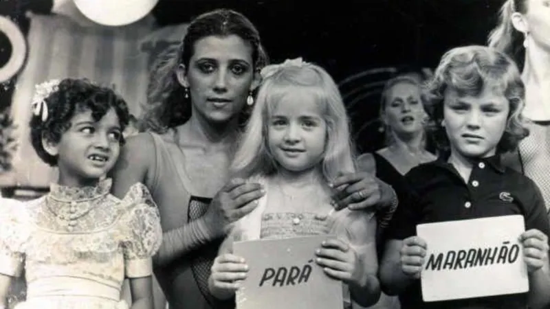 Angélica com Rita Cadillac no programa Buzina do Chacrinha na Band, em 1979