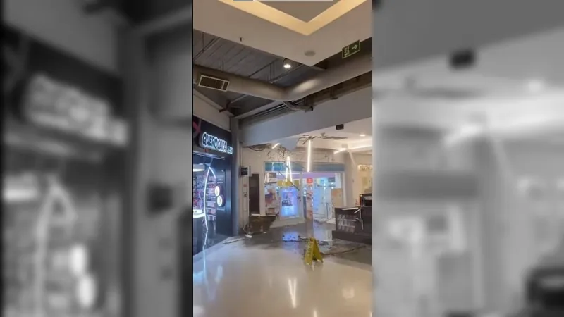 Parte do teto do shopping Nova América desaba após fortes chuvas