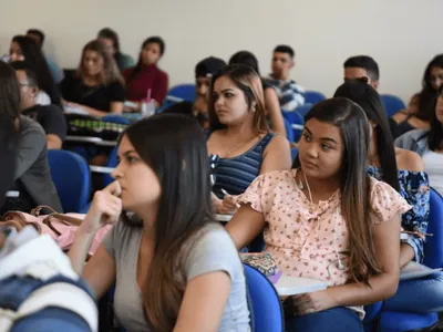 Governo lança Fies Social para estudantes de baixa renda