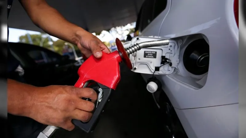 Governo aumenta imposto sobre o óleo diesel; alíquota passa a ser de R$ 0,13