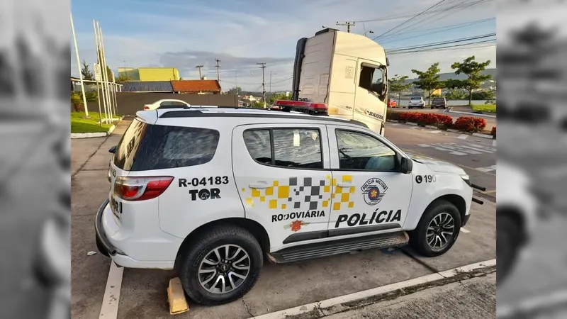 Polícia prende homem em flagrante dirigindo caminhão roubado em Vinhedo