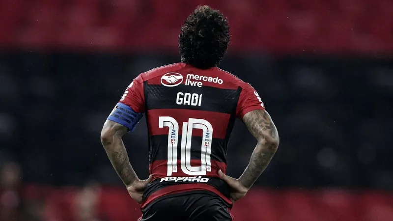 Gabigol se irrita com pergunta sobre time do Flamengo estar fechado com técnico