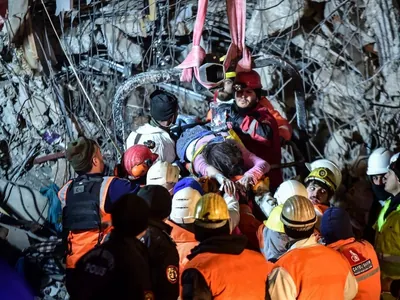 Número de mortos no terremoto na Turquia e Síria sobe para 45 mil