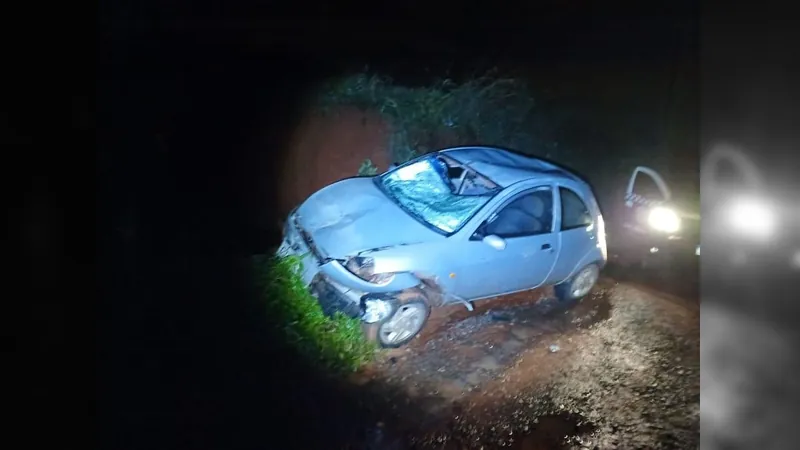 Motorista atropela e mata duas pessoas e foge sem prestar socorro na SP-107