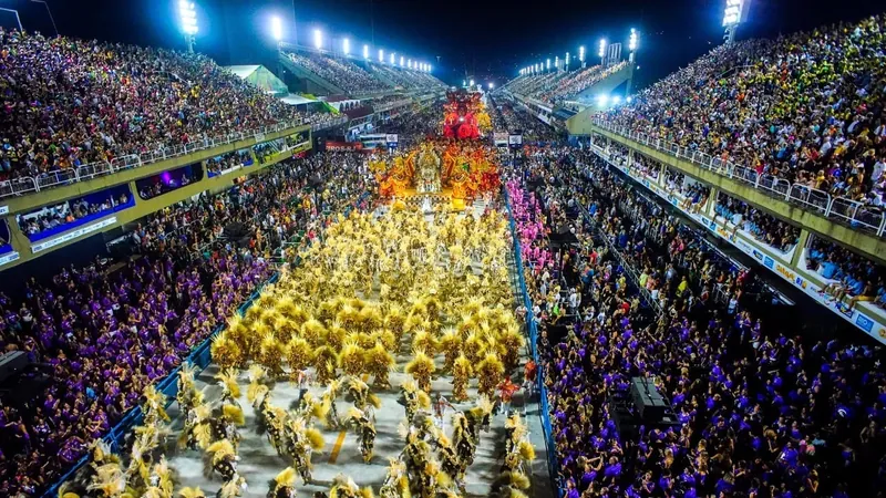 Carnaval no Rio: ingressos para arquibancadas populares esgotam em menos de 2h