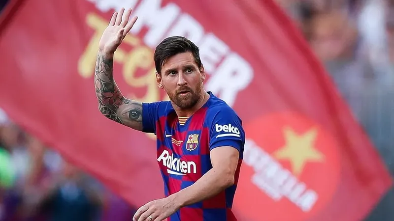 Barcelona formaliza proposta por Messi e espera aval de LaLiga, diz jornal