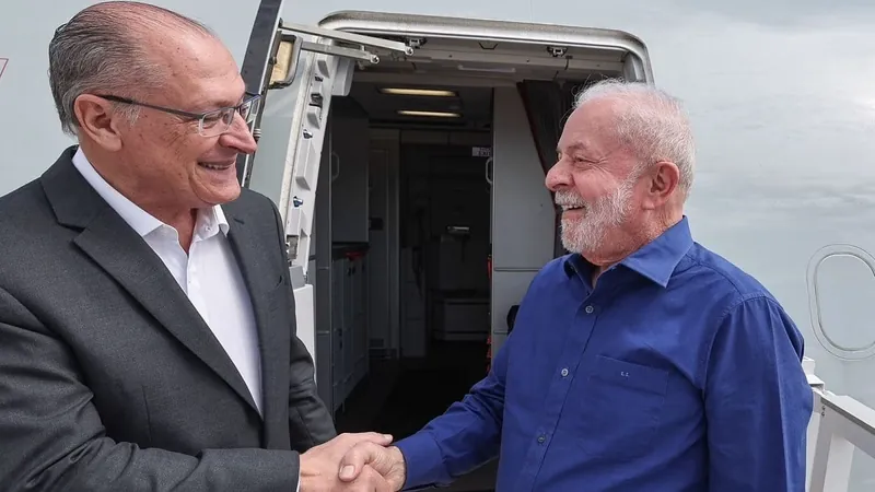 Lula embarca para encontrar Biden nos EUA, e Alckmin assume presidência