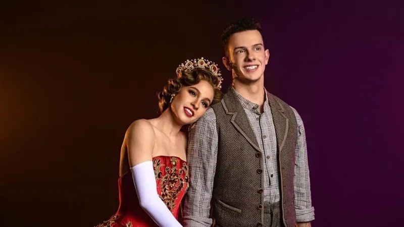 Atores de "Anastasia" contam detalhes do musical da Broadway