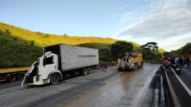 Serra das Araras é interdidata nos dois sentidos por conta de deslizamentos