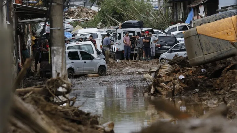 Um ano após tragédia em Petrópolis, familiares de vítimas vivem dor e saudade