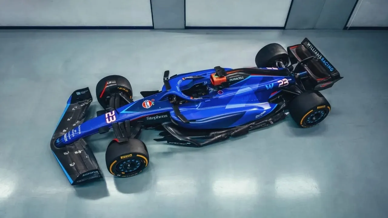 Em Silverstone, F1 mostra novo carro e testa novo modelo de