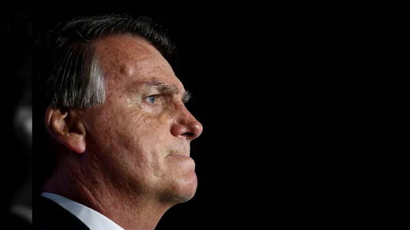 Cartão de vacinação de Bolsonaro deve ser publicado até esta sexta-feira