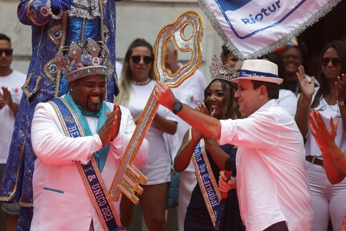 Rei Momo recebe as chaves da cidade e o carnaval toma conta do Rio