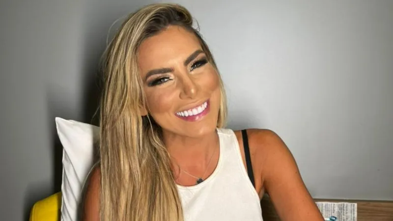 Erika Schneider enfrenta problema com fantasia: “Depois vou rir de tudo isso”