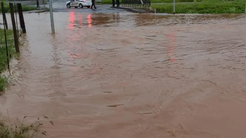 Alguns pontos da cidade ficaram alagados 